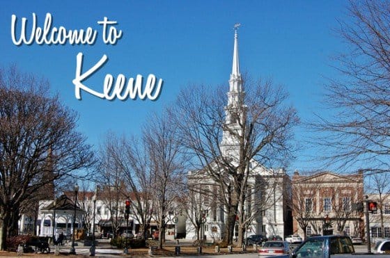 تقع Keene في مقاطعة Cheshire ، NH ، وهي موطن لكلية Keene State College ومهرجان Pumpkin الشهير والكثير من الوشم الموهوبين.