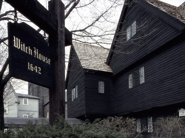 Zatímco Salem může mít pověst čarodějnictví a okultismu, věděli jste, že toto malé město v Nové Anglii také hostí některé z nejlepších umělců v oboru? No, teď ano!