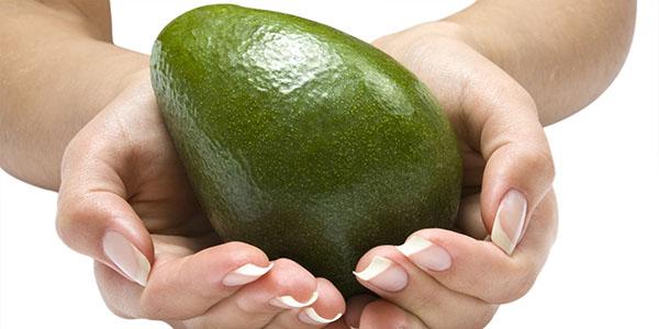 beaux ongles à l'huile d'avocat