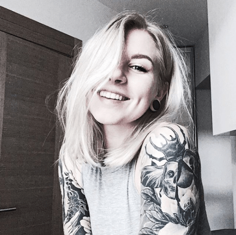 Foto via @barbaradzerveCrane ist ein Tattoosammler und Vlogger aus Lettland.