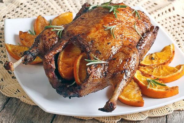 pato con manzanas y naranjas