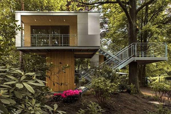 maison high-tech en hauteur
