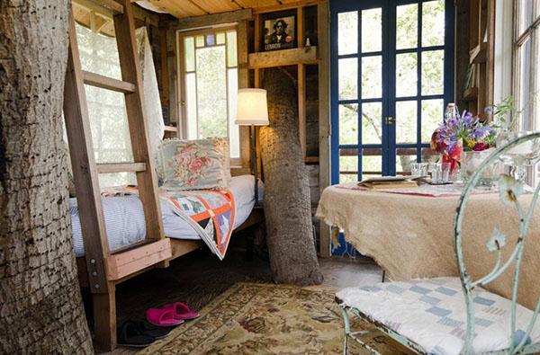 chambre d'été sur un arbre