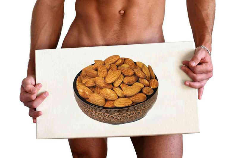 fuerza masculina con almendras