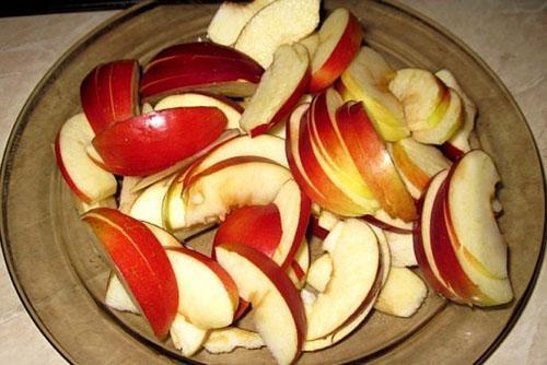 cortar las manzanas en rodajas
