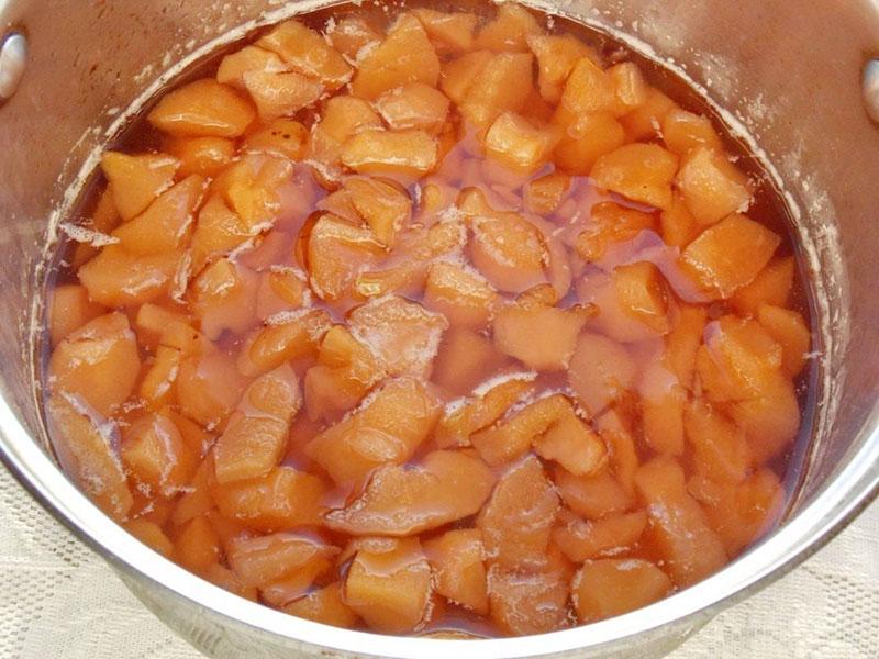 cocinar mermelada en una olla de cocción lenta