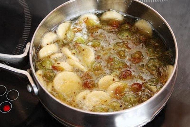 cocinar mermelada de grosella espinosa con plátanos