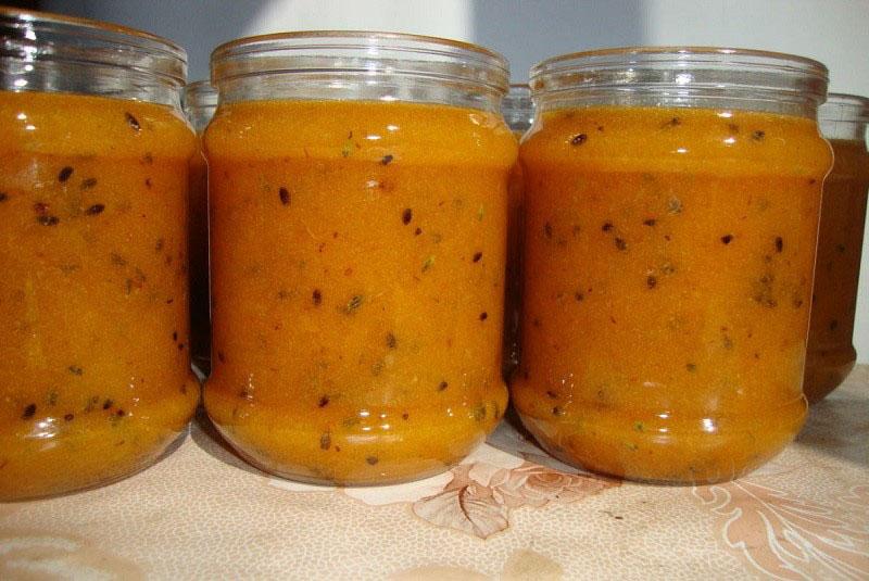 mettre la confiture dans les pots