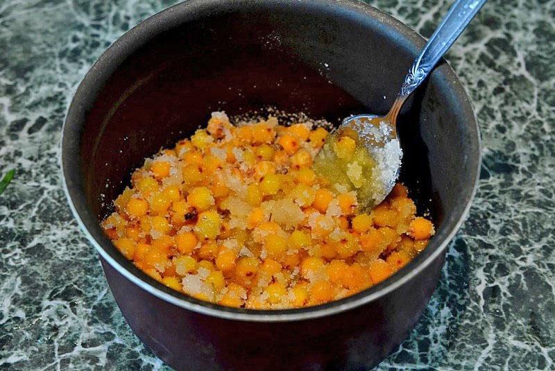 cocinar mermelada en una olla de cocción lenta