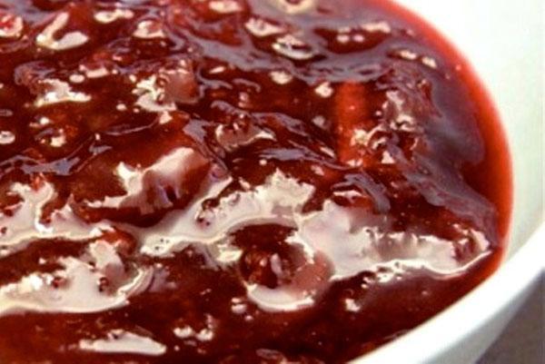 confiture de cerises dans une mijoteuse