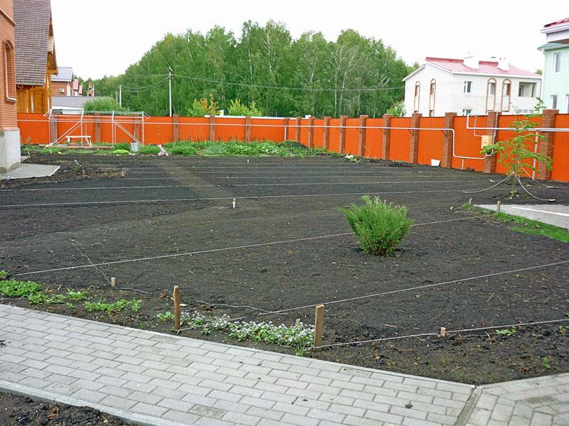 nivelar el área debajo del césped