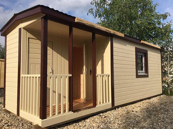 chalets de campagne de deux pièces avec toilettes et douche