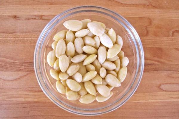 peler les amandes