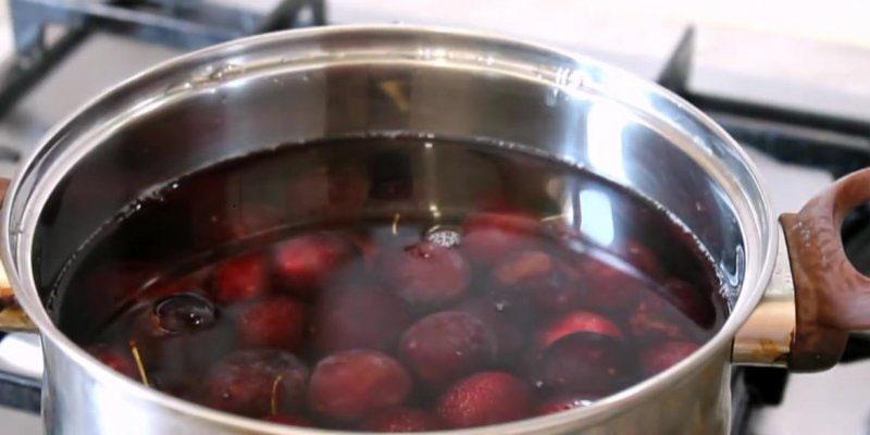 faire bouillir des prunes