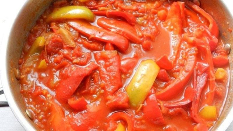 hervir pimiento en jugo de tomate