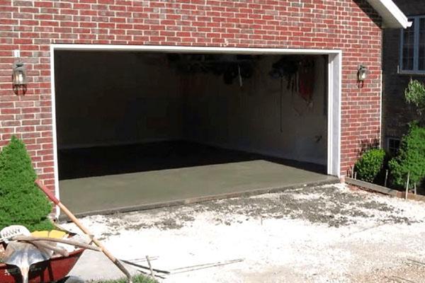 piso de concreto en el garaje