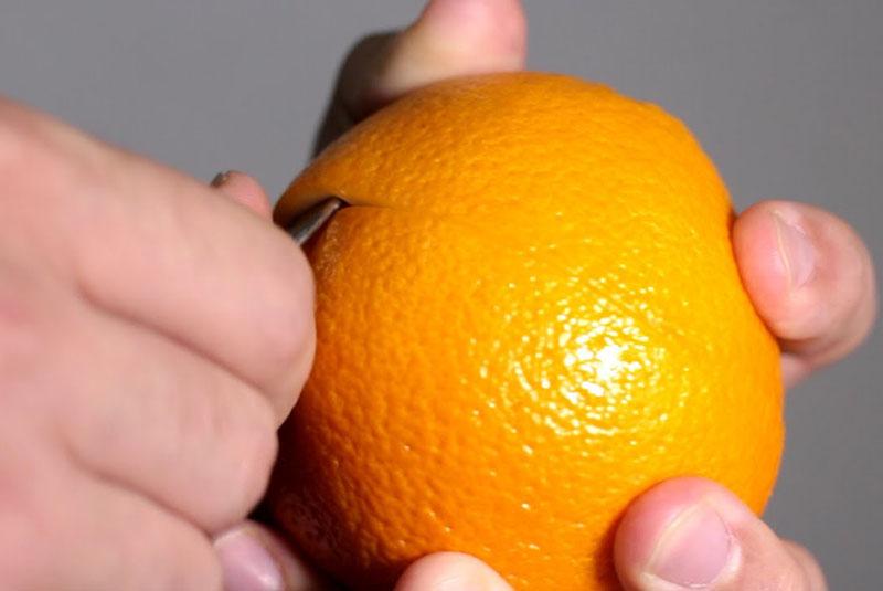 éplucher une orange