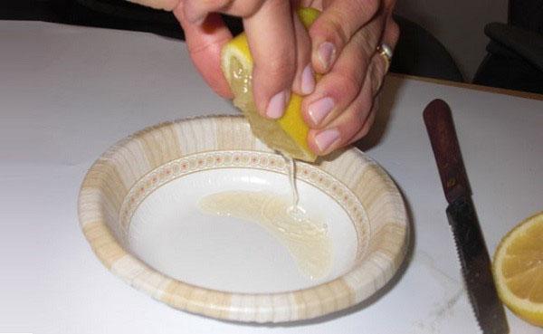 exprimir jugo de limón