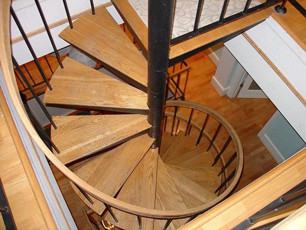 installation d'une échelle pivotante
