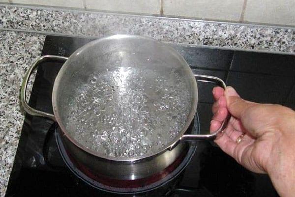 faire bouillir de l'eau avec du sucre