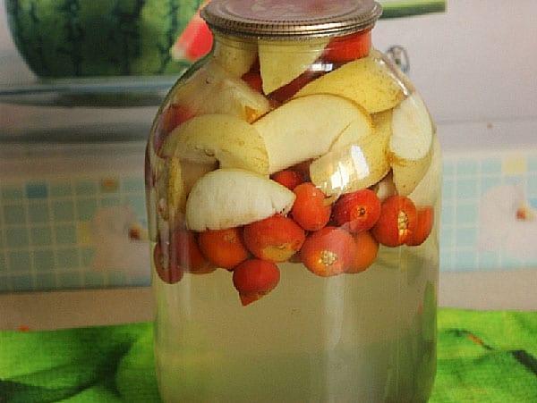 verser le sirop sur les fruits et rouler