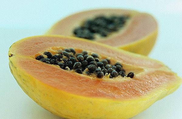 fruit de bananier avec des graines