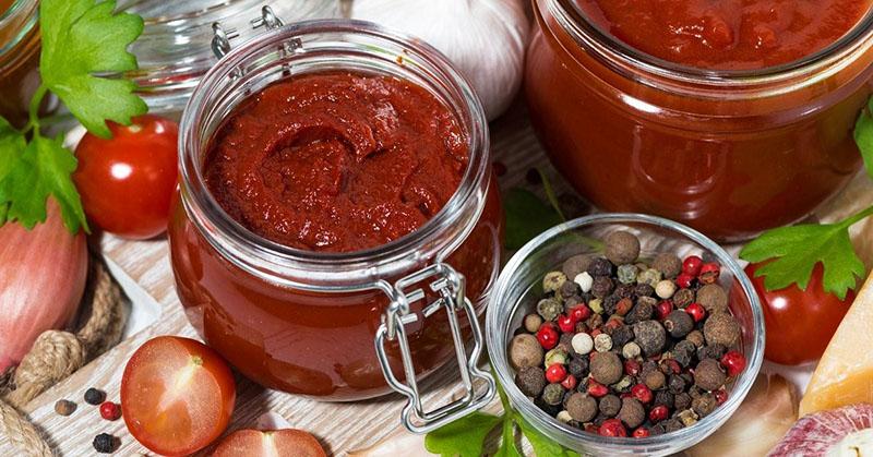 pasta de tomate casera con especias