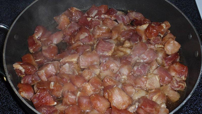 picar la carne y freír