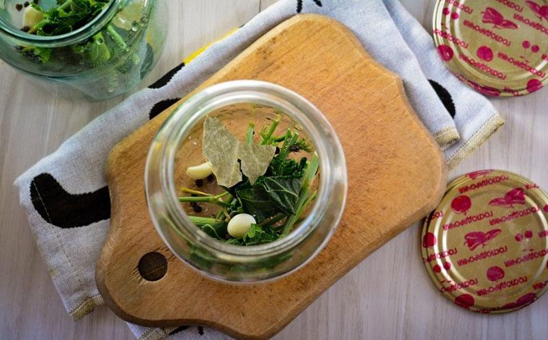 poner verduras en frascos