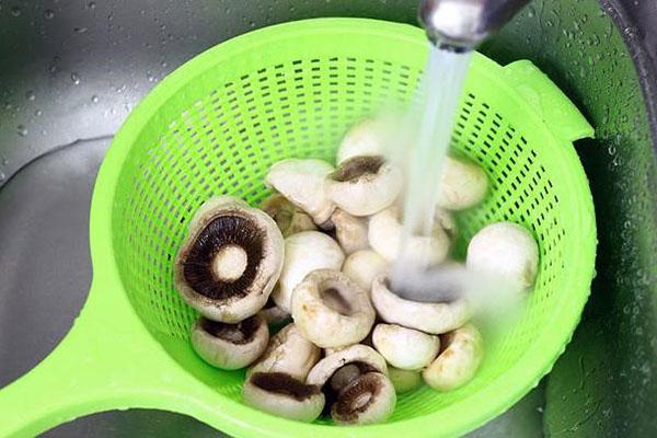 laver les champignons