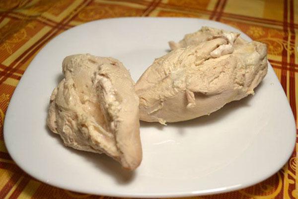 poitrine de poulet bouillie