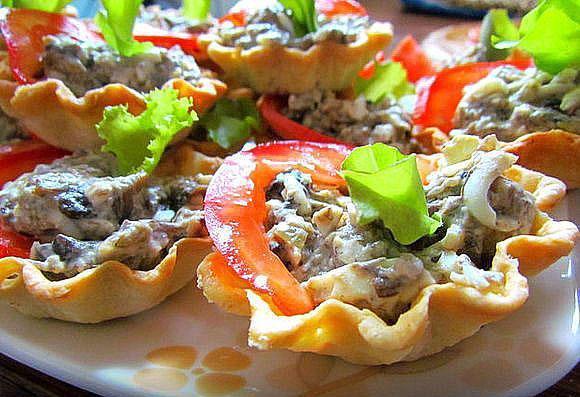 tartelettes avec salade et poivre