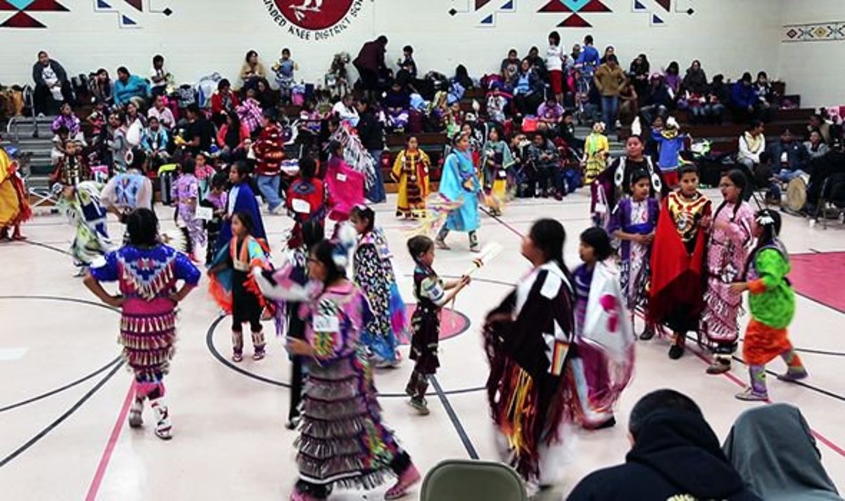 Děti okresní školy Wounded Knee