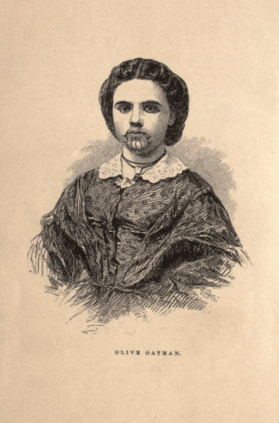 Oatman wurde 1837 geboren und als sie 14 Jahre alt war, reiste ihre Familie nach Westen nach Kalifornien, um sich in einer Mormonengemeinde niederzulassen. Wie einige von Ihnen vielleicht bereits wissen, hat es ihre Familie jedoch nie nach Kalifornien geschafft.