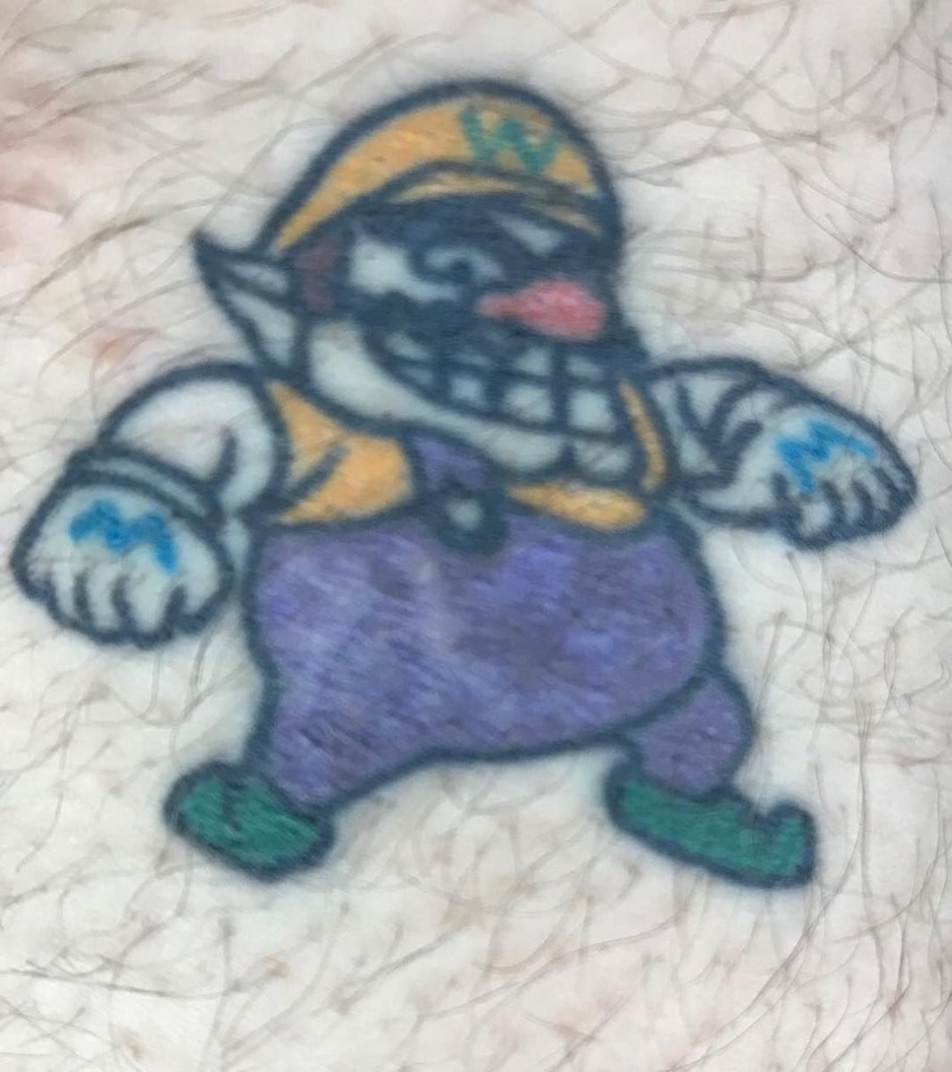 TJ Oshies Mario Kart-inspiriertes Tattoo von Wario