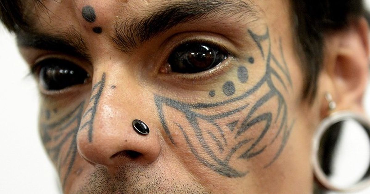 Sklera-Tattoos, Augapfel-Tattoos, Augen-Tattoos, Gesichts-Tattoos, Washington-Gesetz schlägt ein Verbot von Augapfel-Tattoos vor, Augen-Tattoos verbieten, Augen-Tattoo-Risiken, eingefärbt