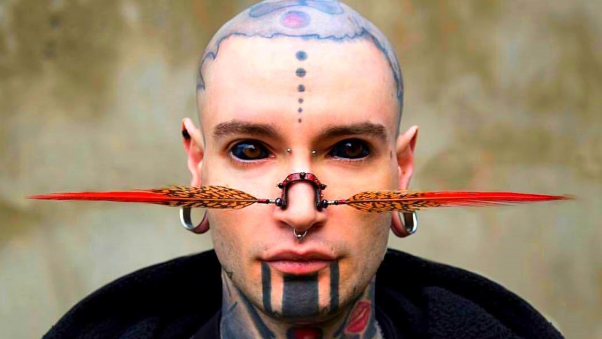 Sklera-Tattoos, Augapfel-Tattoos, Augen-Tattoos, Gesichts-Tattoos, Washington-Gesetz schlägt ein Verbot von Augapfel-Tattoos vor, Augen-Tattoos verbieten, Augen-Tattoo-Risiken, eingefärbt