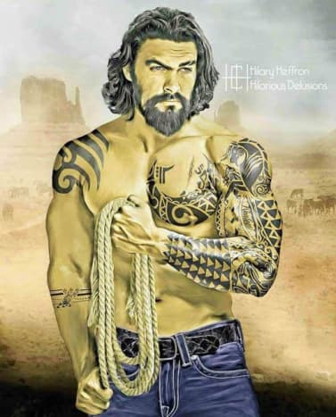 Wir finden es toll, dass Heffron in dieser Version des Dothraki-Kriegsherrn in einigen von Jason Momoas tatsächlichen Tattoos mitgearbeitet hat.
