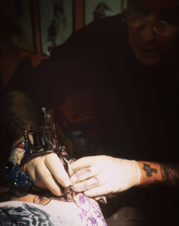 umělec tetování boční tetovací pistole