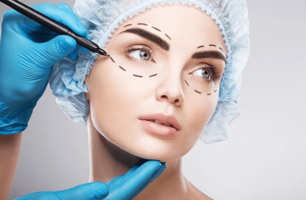 استخدام آخر لجسم تم التبرع به للعلم هو ممارسة جراحي التجميل. يعمل جراحو التجميل على الأحياء ، ومع ذلك ، يتعلم الكثيرون صقل مهاراتهم وتقنياتهم من خلال التدرب على الجثث.