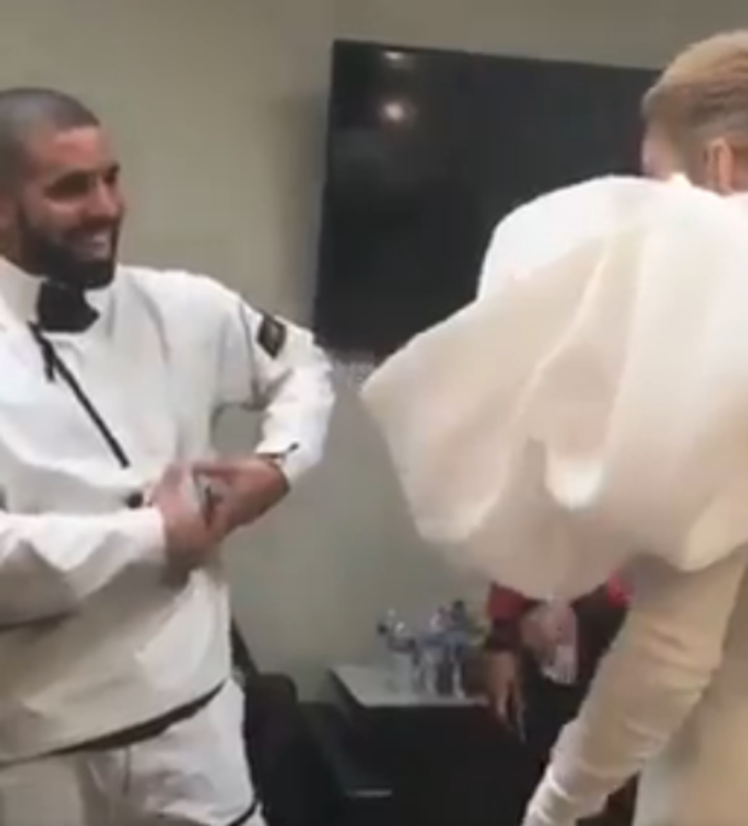 Drake řekl Céline Dion o svém plánu nechat si vytetovat tvář na jeho žebra. Foto: Twitter.