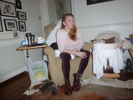Foto von Lucinda AllenAlessandro Palazzo, Allens Neurochirurg riet: „Obwohl Lucindas Zustand sehr ungewöhnlich ist, da er während der Schwangerschaft aufgetreten ist und eine Blutung im Gehirn verursacht hat, sollten sich Menschen, die an HSA (Kopfschmerzen im Zusammenhang mit sexueller Aktivität) leiden, bewusst sein, dass die Kopfschmerzen das Zeichen einer zugrunde liegenden Erkrankung sein.“ „Wenn Sie während oder nach dem Sex Kopfschmerzen bekommen und die Schmerzen stark sind, sollten Sie sofort einen Arzt aufsuchen, da dies ein Zeichen dafür sein könnte, dass eine Gehirnblutung stattgefunden hat. Wenn Sie zum ersten Mal postkoitale Kopfschmerzen haben, ist es ratsam, Ihren Arzt aufzusuchen.“ 