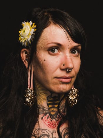 Foto via InstagramDiese Frau hat viele Gesichtselemente, die hier passieren, aber wenn Sie sich auf die weißen Tintenstücke konzentrieren, funktioniert es sehr gut mit ihrem Gesicht.