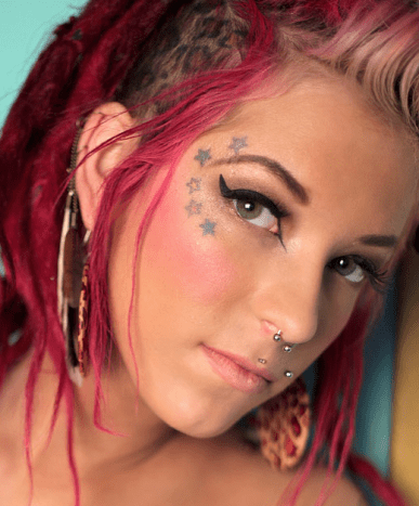 Fotografie prostřednictvím trendů tetování Hvězdy jsou jedním z nejoblíbenějších symbolů tetování na obličeji.