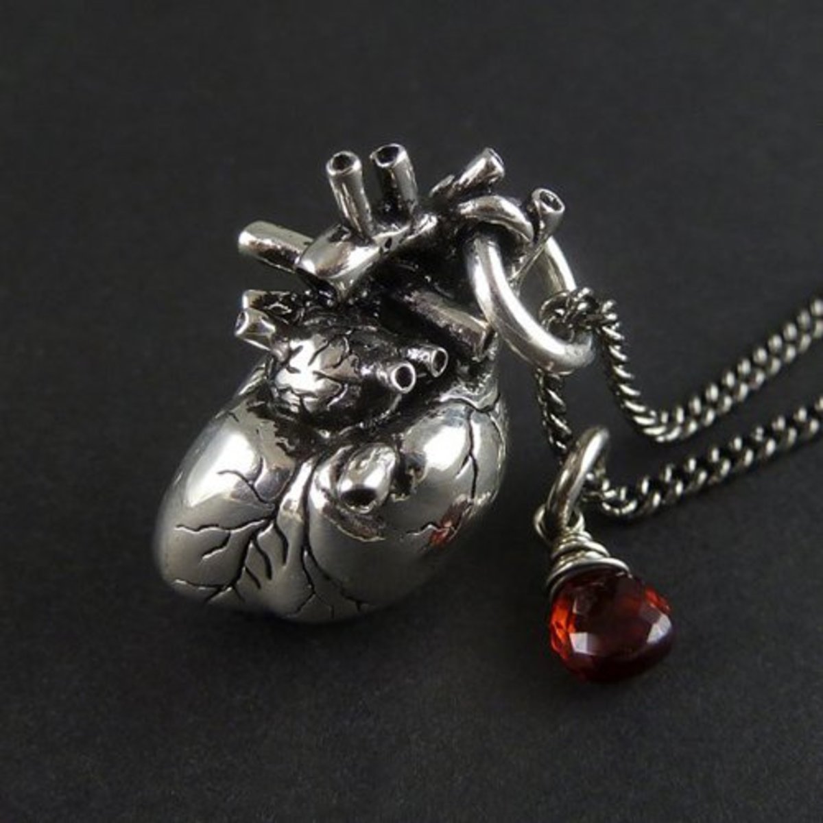 3-Anatomische-Herz-Halskette-mit-Sterling-Silber-Wire-Wrapped-Garnet-by-Lost-Apostle