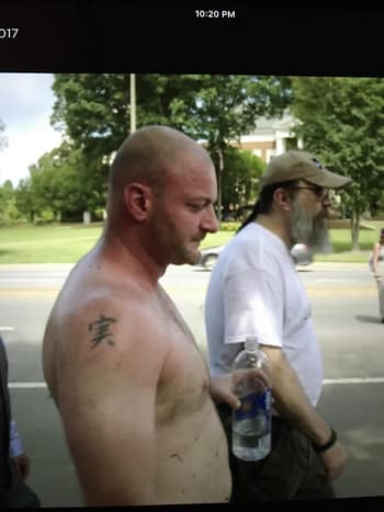 wenn Sie ein Rassist wie Chris Cantwell sind, einer der Anführer der Alt-Right Nazi-Kundgebung in Charlottesville. Was für ein Stück Abschaum.