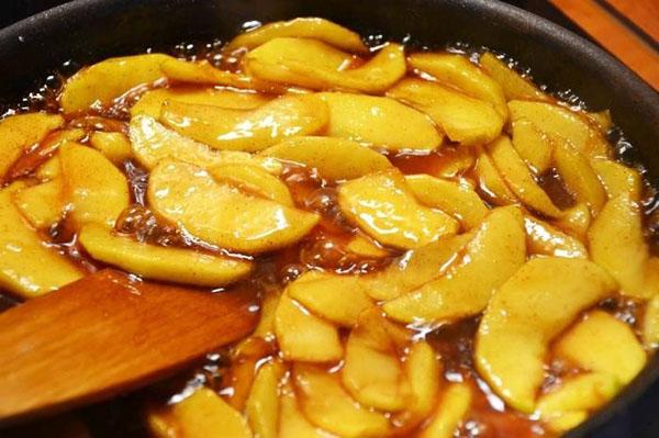hervir las manzanas en almíbar
