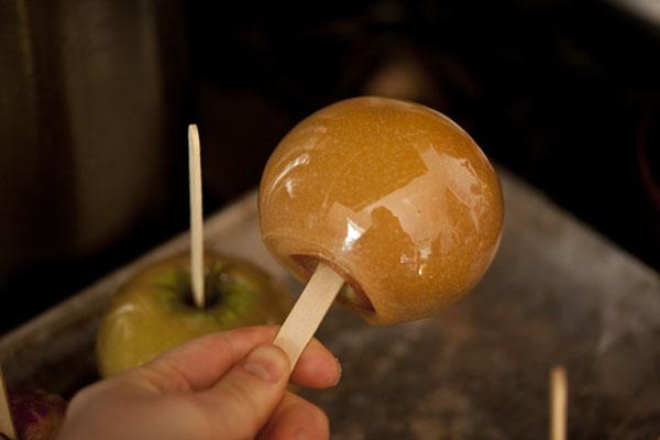 manzana entera caramelizada
