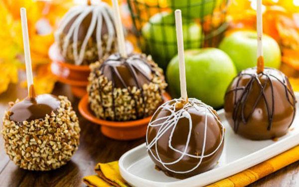 manzanas en caramelo y chocolate