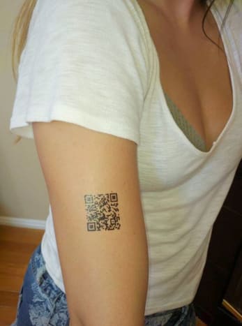 Stripperinnen können Bitcoin-Tipps mit Hilfe von temporären QR-Tattoos annehmen, die einen Code enthalten, der direkt mit ihrem Bankkonto verknüpft ist.